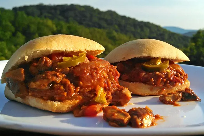 “Acılı Mantarlı Mini Burgerler” başlıklı tarifin fotoğrafı (Mushroom Council)