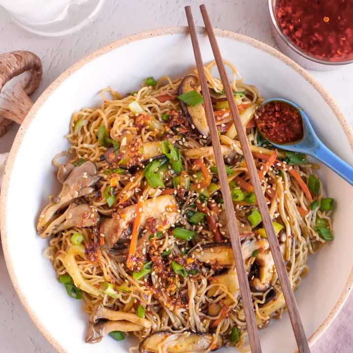 “Acılı Zencefilli Mantarlı Noodle” başlıklı tarifin fotoğrafı (Mushroom Council)