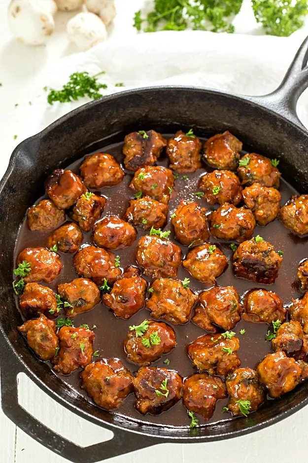 “Ballı Viskili Barbekü Soslu Tavuk Köftesi” başlıklı tarifin fotoğrafı (Mushroom Council)