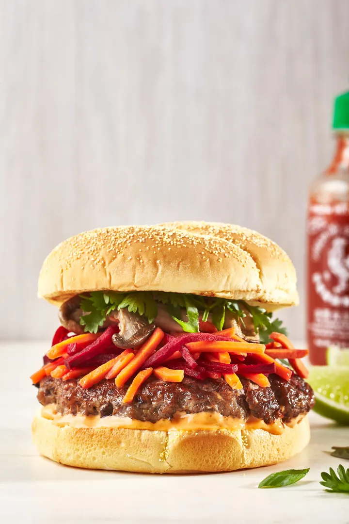 “Bánh Mì Mantarlı Burger” başlıklı tarifin fotoğrafı (Mushroom Council)