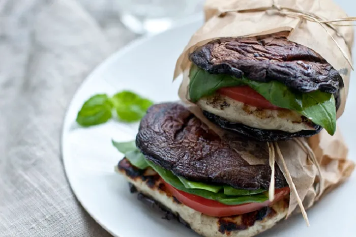 “Hellimli Mantar Burger” başlıklı tarifin fotoğrafı (Mushroom Council)
