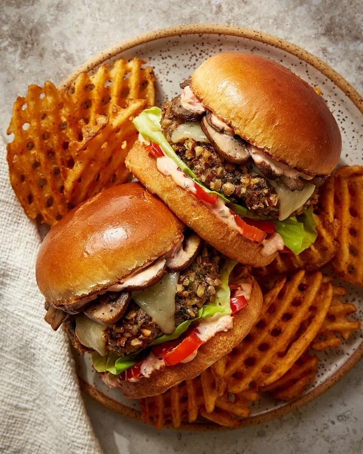 “İspanyol Usulü Mantarlı Burger” başlıklı tarifin fotoğrafı (Mushroom Council)