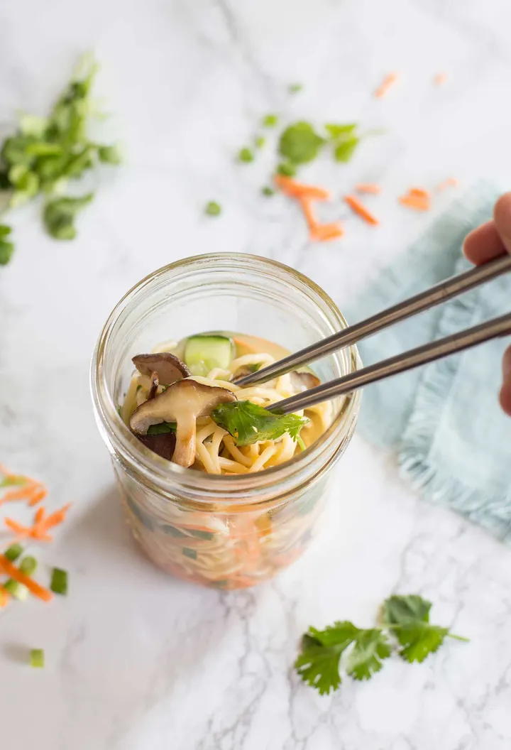 “Kavanozda Shiitake Ramen” başlıklı tarifin fotoğrafı (Mushroom Council)