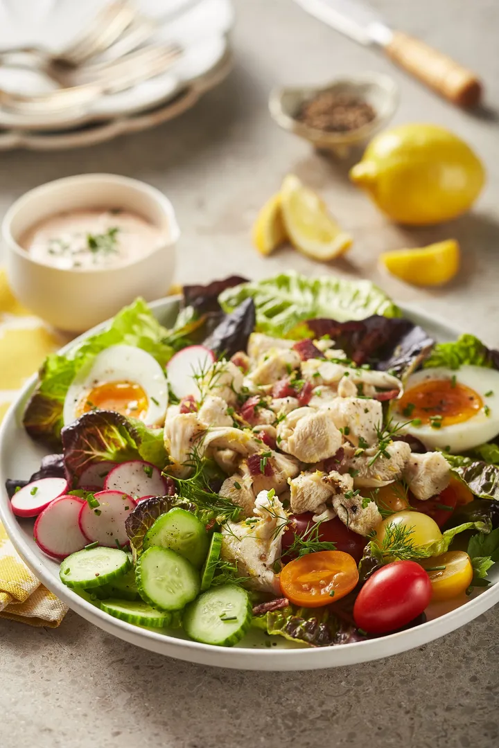 “King Oyster “Yengeçli” Louie Salatası” başlıklı tarifin fotoğrafı (Mushroom Council)