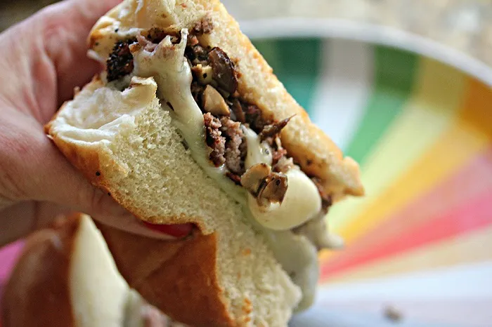 “Mantar Dolgulu Karabiberli Burger” başlıklı tarifin fotoğrafı (Mushroom Council)