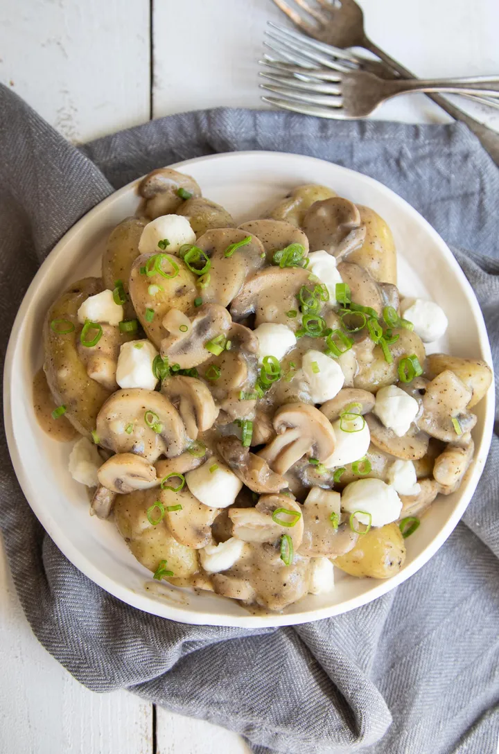 “Mantar Soslu Patates Poutine” başlıklı tarifin fotoğrafı (Mushroom Council)