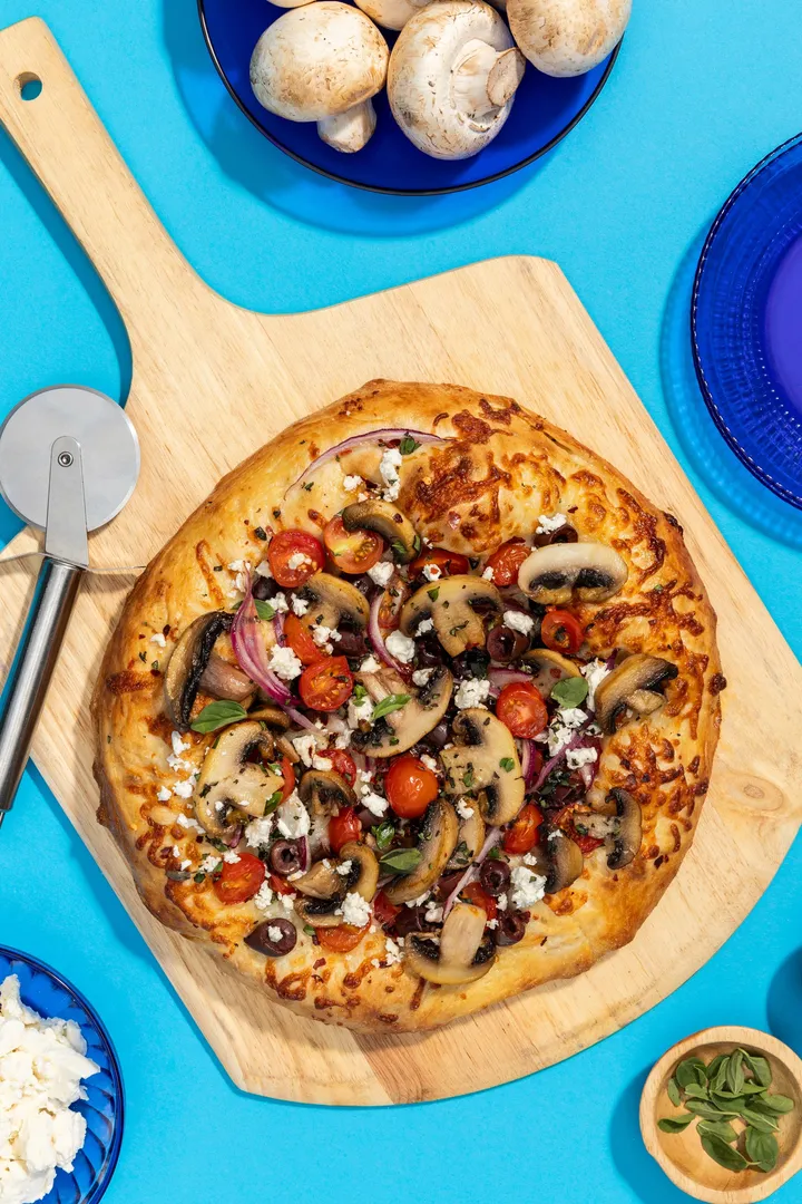 “Mantarlı Lahmacun Tarifi: Önceden Kavrulmuş Mantarla İnce Harç” başlıklı tarife yakın bir yemeğin fotoğrafı (Mushroom Council)