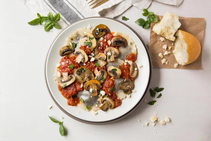“Mantarlı Marinara Soslu Ravioli” başlıklı tarifin fotoğrafı (Mushroom Council)