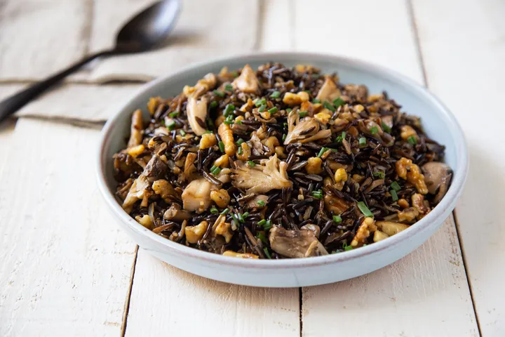 “Mantarlı Yabani Pirinç Salatası” başlıklı tarifin fotoğrafı (Mushroom Council)