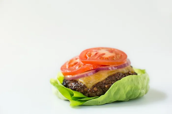 “Marul Sarılı Mantarlı Burger” başlıklı tarifin fotoğrafı (Mushroom Council)