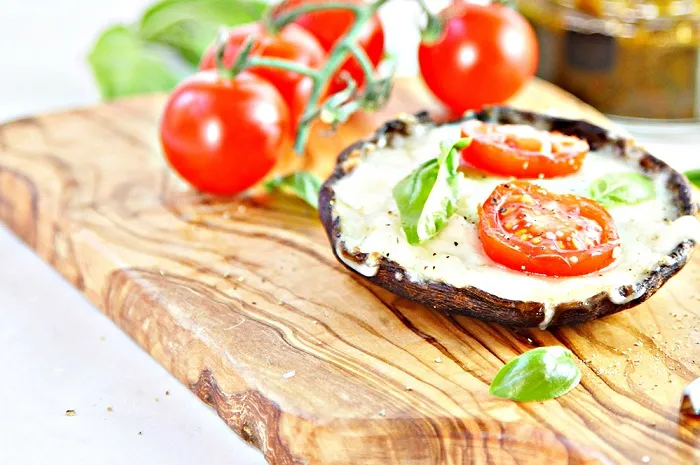 “Pestolu Mantar Pizzaları” başlıklı tarifin fotoğrafı (Mushroom Council)