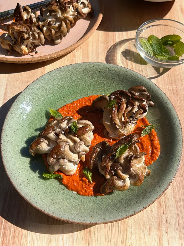 “Romesco Soslu King Oyster” başlıklı tarifin fotoğrafı (Mushroom Council)
