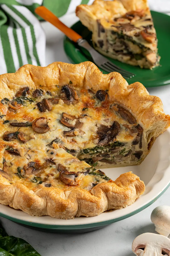 “Sarımsaklı Mantarlı Quiche” başlıklı tarifin fotoğrafı (Mushroom Council)