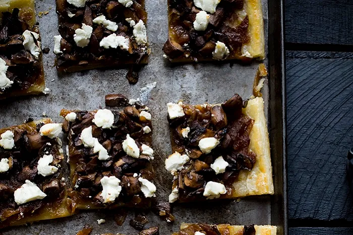 “Soğanlı Mantarlı Milföy Tart” başlıklı tarifin fotoğrafı (Mushroom Council)