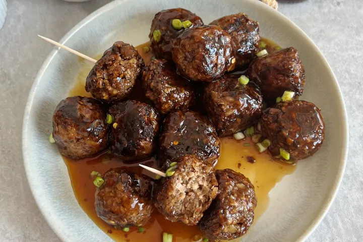 “Teriyaki Soslu Mantar Köftesi” başlıklı tarifin fotoğrafı (Mushroom Council)