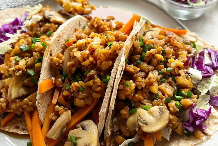 “Teriyaki Tempeh ve Mantarlı Taco” başlıklı tarifin fotoğrafı (Mushroom Council)